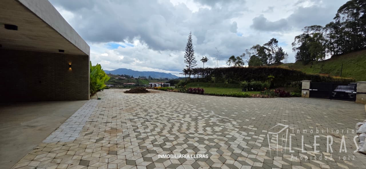 CASA CAMPESTE EN EL ORIENTE  - Imagen 1