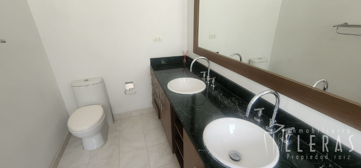 CASA EN VENTA POBLADO  - Miniatura 16