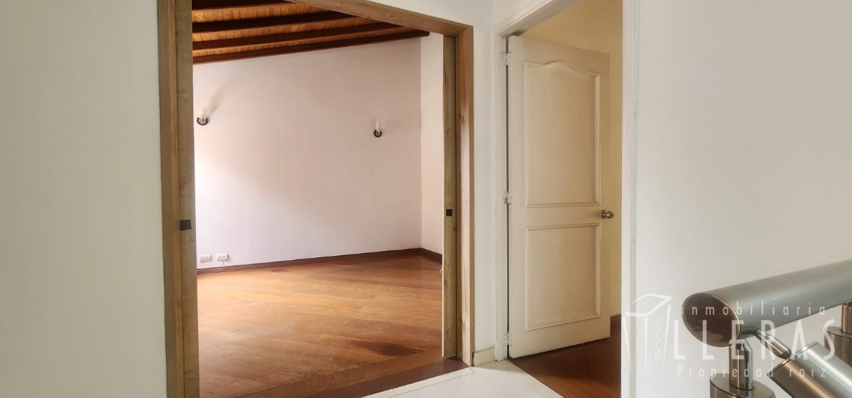 CASA EN VENTA POBLADO  - Miniatura 13