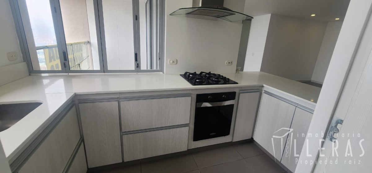 APARTAMENTO CON EXCELENTE VISTA EN MEDELLÍN  - Miniatura 5
