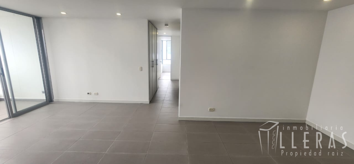 APARTAMENTO CON EXCELENTE VISTA EN MEDELLÍN  - Miniatura 6