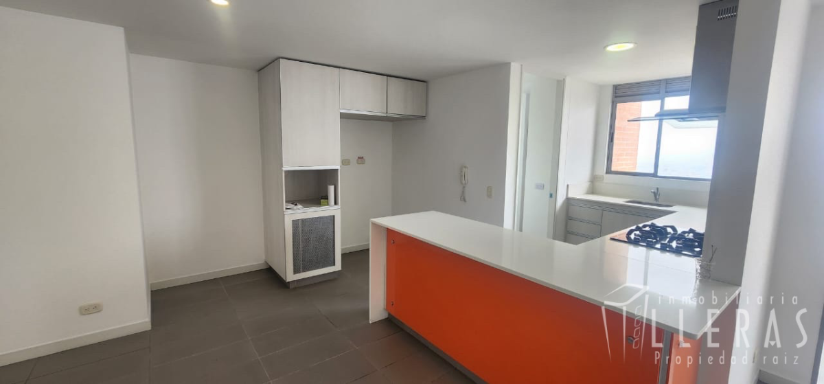 APARTAMENTO CON EXCELENTE VISTA EN MEDELLÍN  - Miniatura 2