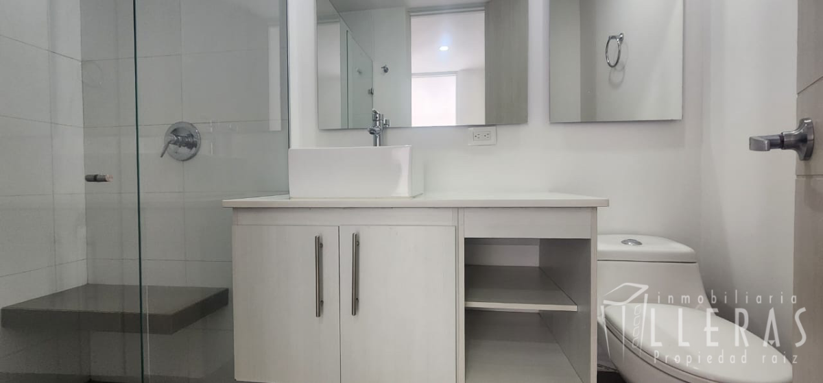 APARTAMENTO CON EXCELENTE VISTA EN MEDELLÍN  - Miniatura 10