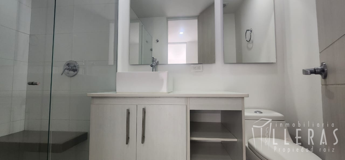 APARTAMENTO CON EXCELENTE VISTA EN MEDELLÍN  - Miniatura 12