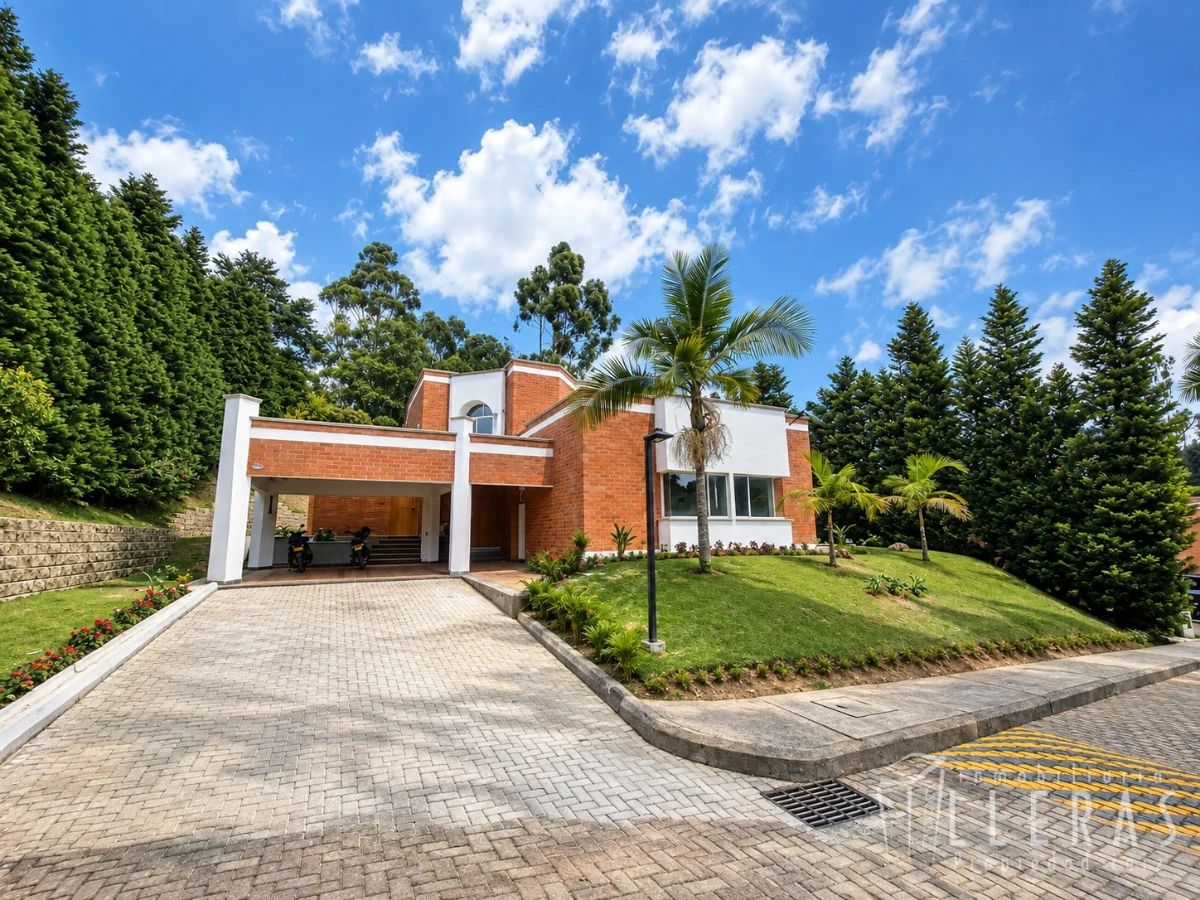 Casa en ALTO DE LAS PALMAS, Medellín — Arriendo